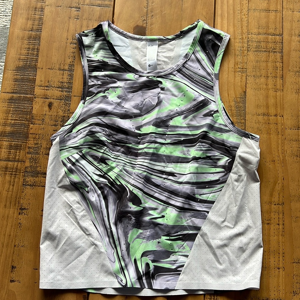 Iuluemon Tank Top **Moving SALE**
